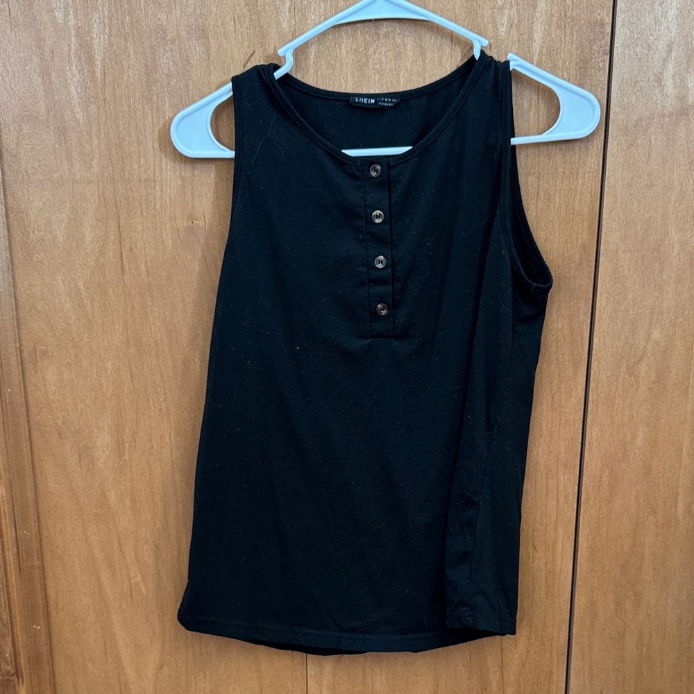 SHEIN Black Buttoned Tank Top